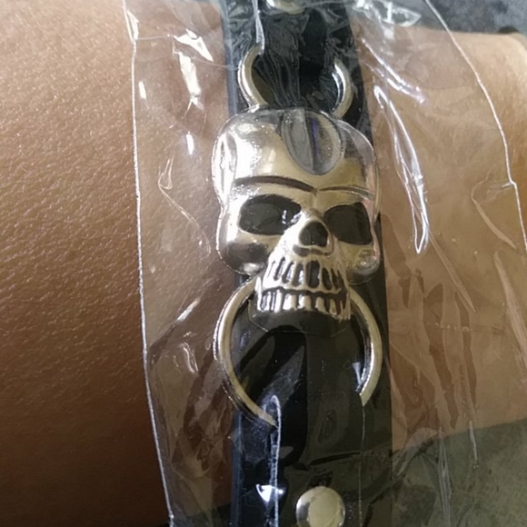 Black hand bracelet with skull - Picture 2 of 2